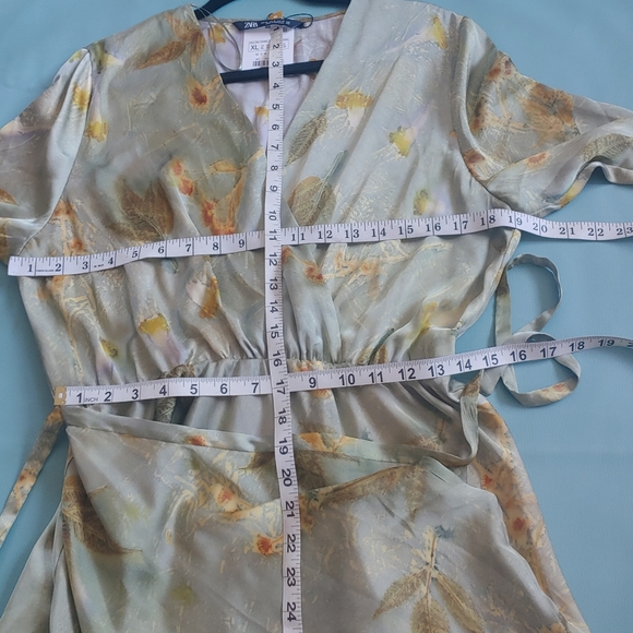 ZARA BLOGGER FAVORITE PRINTED SATIN EFFECT PAREO DRESS - Picture 6 of 11